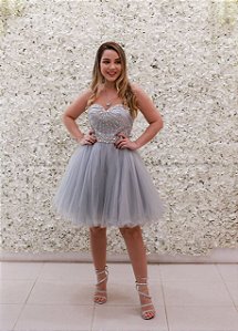 Vestido preto curto store rodado com tule