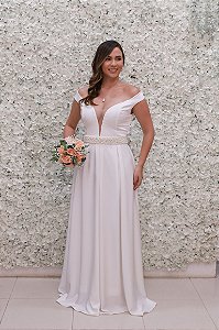 VESTIDO BRANCO LONGO DECOTE OMBRO A OMBRO COM CINTO BORDADO