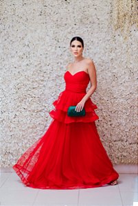 VESTIDO LONGO VERMELHO EM TULE TOMARA QUE CAIA BUSTO ESTRUTURADO E SAIA E CAMADAS