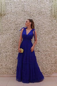 VESTIDO LONGO AZUL ROYAL EM TULE COM RECORTE LATERAL E LAÇO NO OMBRO