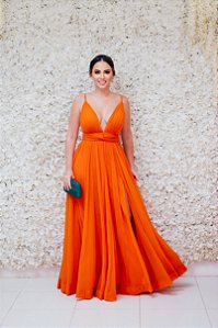 VESTIDO LARANJA EM TULE FRENTE DECOTE V E FENDA COM CINTO TULE
