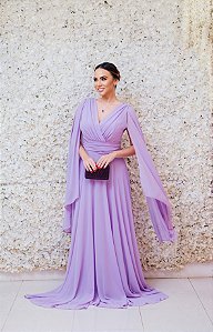 VESTIDO FLUIDO DECOTE V EM CREPE COM TULE LATERAL DETALHE DE CAPA CURTA NO OMBRO LAVANDA