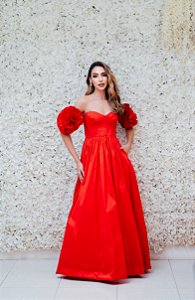 VESTIDO LONGO VERMELHO TAFETÁ TOMARA QUE CAIA BUSTO ESTRUTURADO COM MAGUINHA REMOVIVEL FLOR