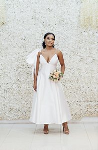 VESTIDO MARRÔ ZIBELINE MIDI BRANCO ALCINHA DINA E DETALHE OMBRO ÚNICO