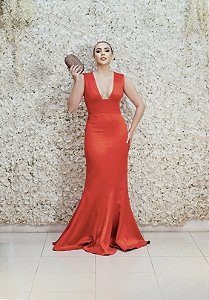 VESTIDO VERMELHO REGATA EM CREPE DE SEDA COM DECOTE PROFUNDO