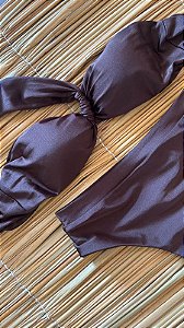 BIQUINI TOP OMBRO ÚNICO + CALCINHA HOT PANTS MARROM