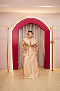VESTIDO DOURADO CLARO OMBRO A OMBRO COM CORPO EM TULE TODO BORDADO
