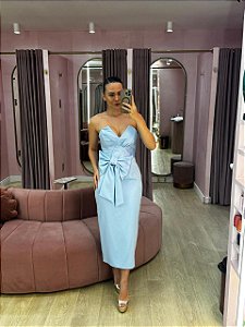 VESTIDO MIDI AZUL CLARO DECOTE CORAÇÃO LAÇO EM CREPE