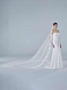 VÉU EM TULE E RENDA BARRADA PRONOVIAS