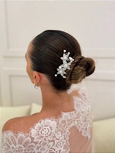 GRINALDA DE FLOR EM RESINA E PÉROLAS