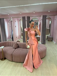 VESTIDO ROSA CHA ZIBELINE COM DETALHE OMBRO ÚNICO SAIA RETA