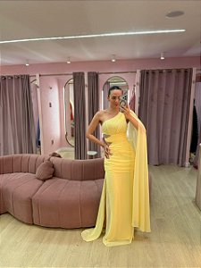VESTIDO AMARELO MANTEIGA DRAPEADO OMBRO ÚNICO FLUIDO