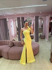VESTIDO AMARELO MANTEIGA OMBRO UNICO BABADO EM CREPE COM ELASTANO