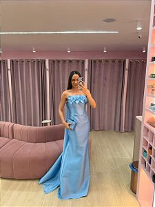 VESTIDO TOMARA QUE CAIA AZUL SERENITY/ BEBÊ COM FLORES NO BUSTO E CAPA REMOVIVEL