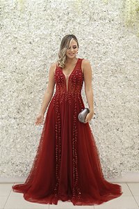 VESTIDO VERMELHO MARSALA COM SAIA EM TULE E BORDADOS EM CASCATA