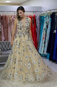 VESTIDO NUDE PRINCESA COM FLORES PRETAS BORDADAS