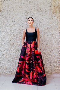 VESTIDO BUSTO PRETO E SAIA ESTAMPADA COM FOLHAS VERMELHAS