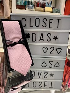 ALUGUEL GRAVATA ROSA BEBÊ QUADRADINHOS