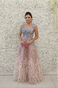 VESTIDO NY DEGRADE ROSA E AZUL COM PLUMAS PRINCESA