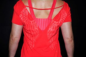 Blusa Wings Red / Camiseta vermelha com decote nas costas