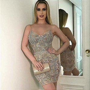 vestido curto bordado para festa