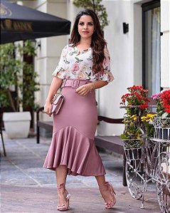 saia rosa com blusa azul