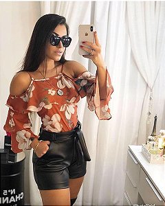 blusa para usar com short de couro