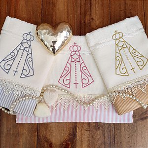 KIT 3 TOALHAS DE LAVABO BORDADO - SANTAS