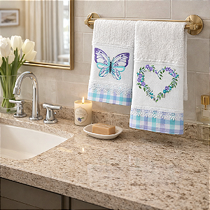 KIT 2 TOALHAS DE LAVABO BORDADAS MÃES - XADREZ LILAS.