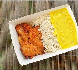Sobrecoxa desossada com arroz e creme milho