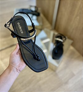 Sandália Rasteira Preta Detalhe Fivela Lorena