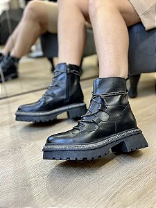 Coturno Preto Tratorado Cadarço De Strass Aline