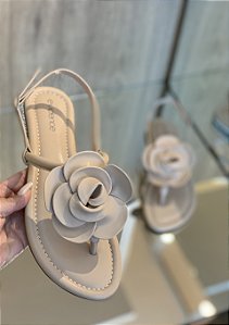 Sandália Rasteira Bege Detalhe Flor Safira