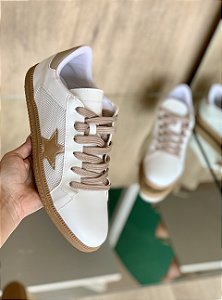 Tênis Slim Off White e Caramelo Meri