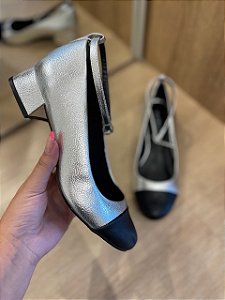 Sapato Prata/Preto Com Fivela Eduarda