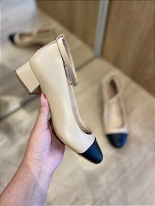 Sapato Bege/Preto Com Fivela Eduarda