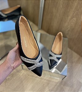 Sapatilha Preta Bico Fino Com Strass Malu