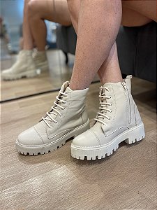 Coturno Couro Tratorado Off White Com Cadarço Djenifer