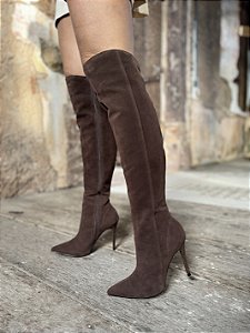 Bota Over Camurça Salto Fino Marrom Selena