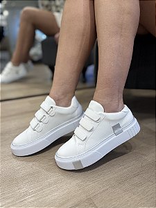Tênis Branco Com Detalhe Prata Isa