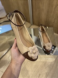 Sapatilha Bege/Marrom Detalhe de Flor Ayla