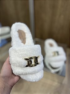 Flat de Pelos Branco Com Aplicação Greice