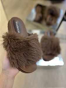 Flat De Pelos Marrom Slide Poli