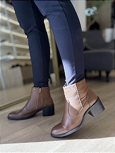 Bota Couro Caramelo Com Taxas Cleo