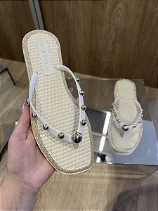 Chinelo Off White Com Aplicações Douradas Tiana