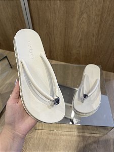 Flat Branco Com Aplicação De Pedra Denise