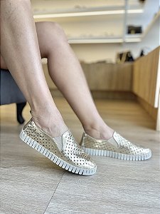 Tênis Slip Em Couro Dourado Detalhe Vazado Elen