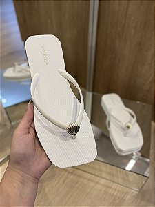 Chinelo Branco Detalhe Concha Dourado Evidence
