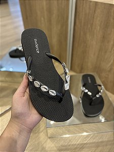 Chinelo Preto Detalhe Búzios Prata Evidence