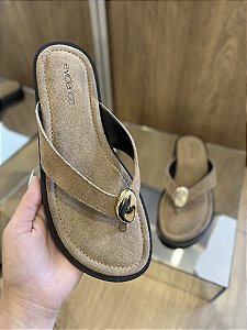 Rasteira Taupe Em Couro Camurça Com Detalhe Dourado Renata